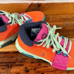 Nike LeBron Witness 8
Men’s 8 
Women’s 9.5